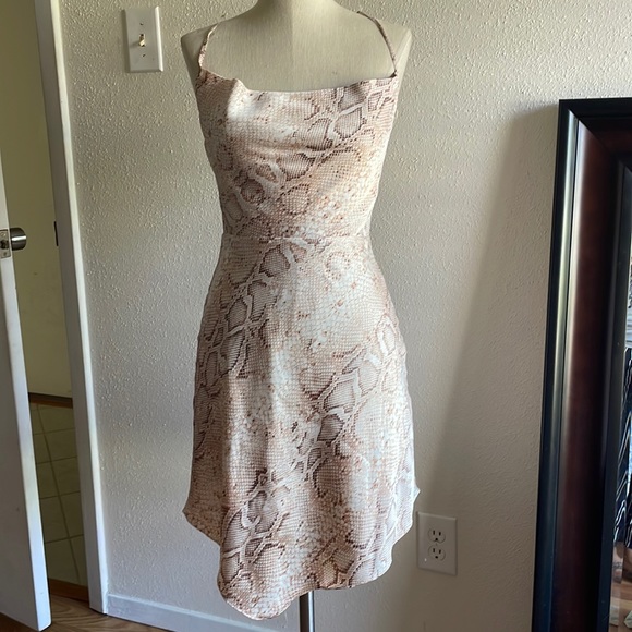 Bee Guess Womenโs Lucy Snakeskin Mini Dress Size S - Picture 3 of 6
